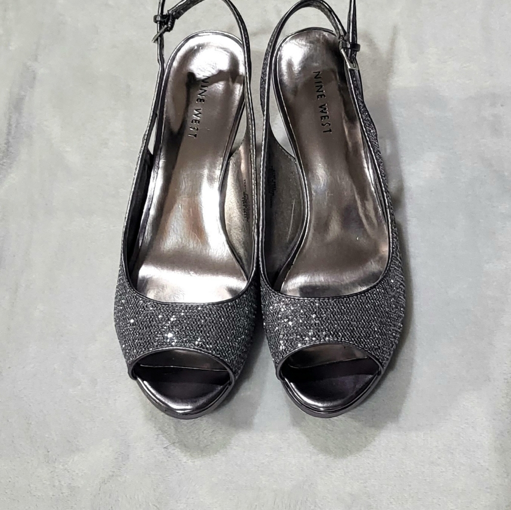 Nine West open toed Metallic heeled sandals. 8.5